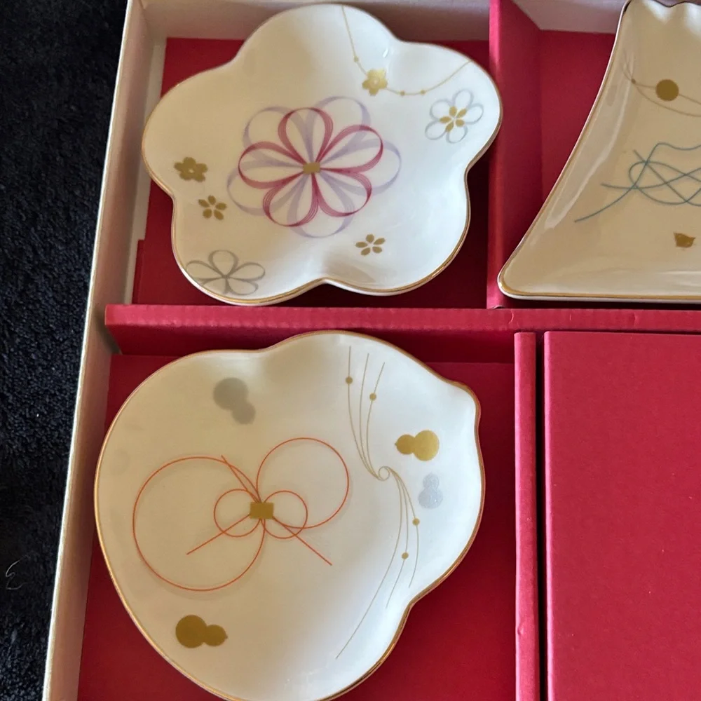 Floral Porcelain Dish Set - White and Gold - Picture 4 of 7